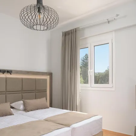 Christina Ii,walking Distance To Sandy Beach, By Thinkvilla *